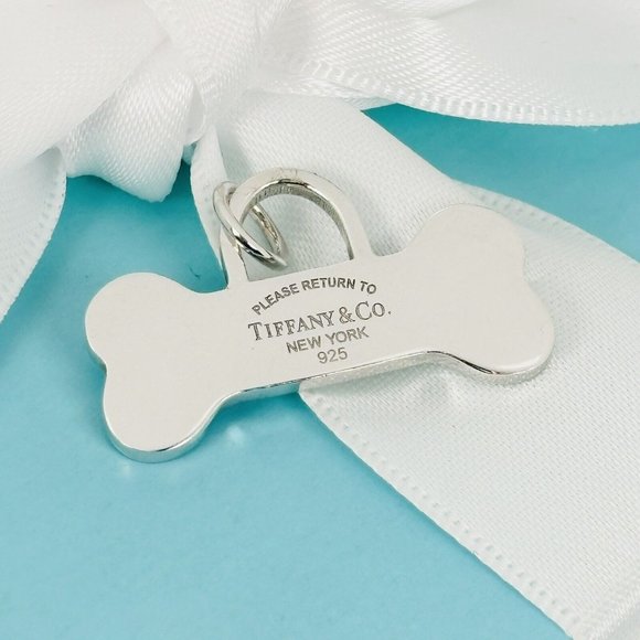 Return to Tiffany Dog Bone Pet Charm or Pendant Small in Silver Engravable - Picture 2 of 5